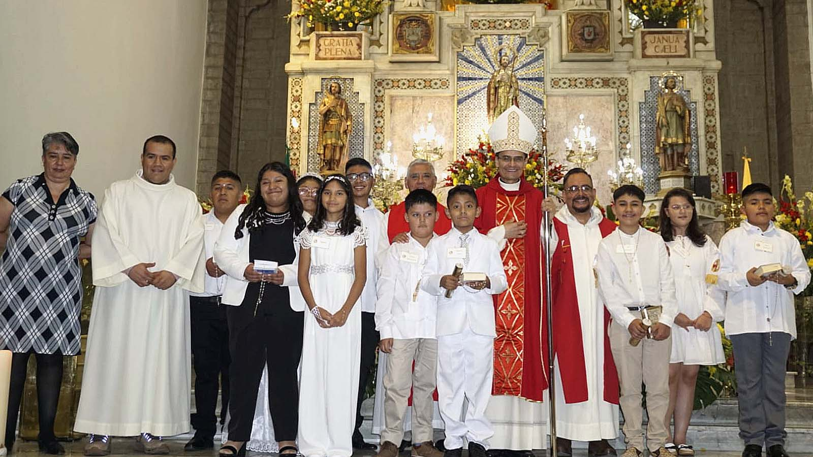 CONFIRMACIONES Y PRIMERAS COMUNIONES EN SAN HIPÓLITO